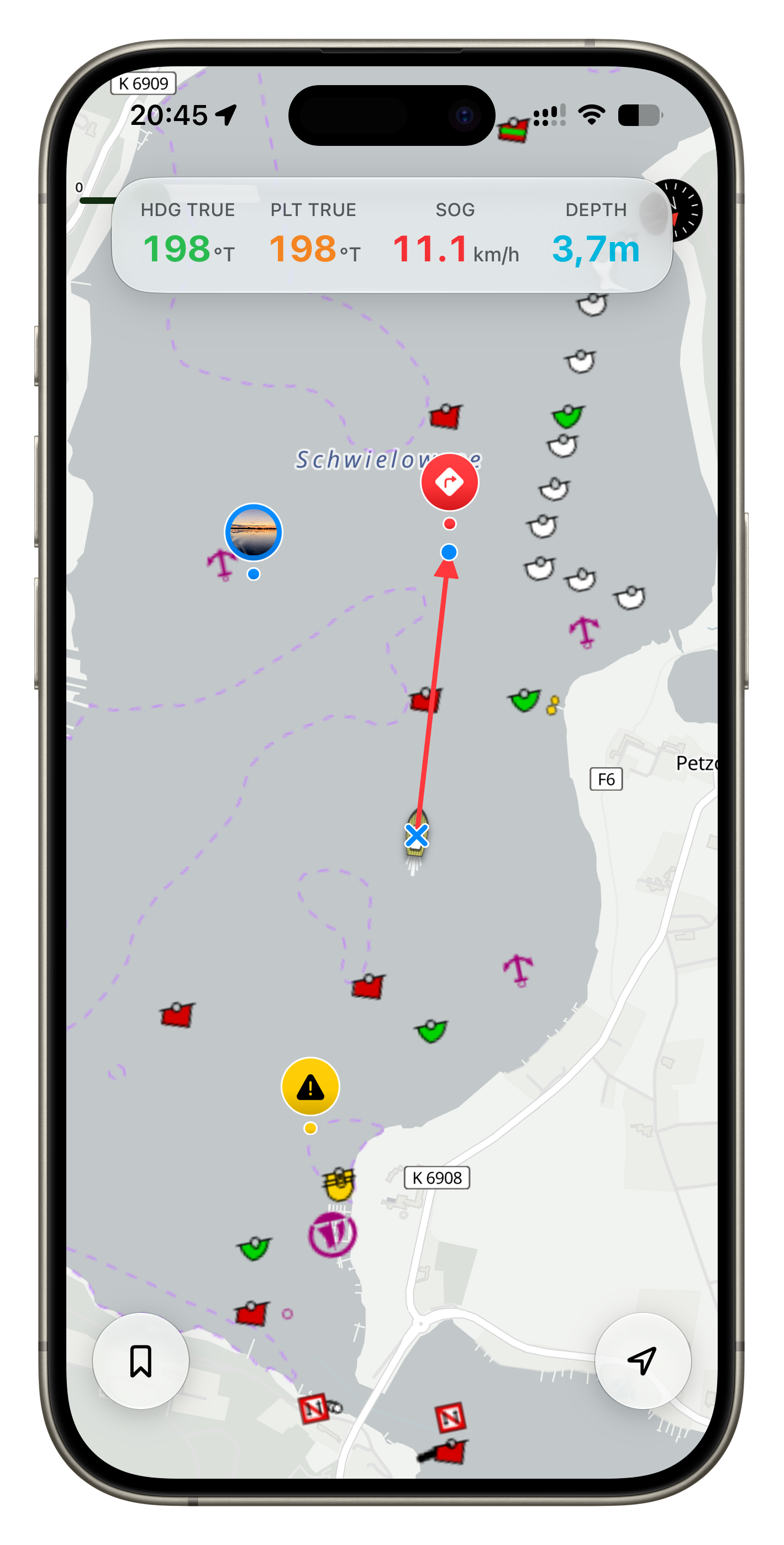 Rivers & Seas auf einem iPhone mit aktivem Autopiloten, Kurslinie und dem blauen Anfasser für den gewünschten Kurs.