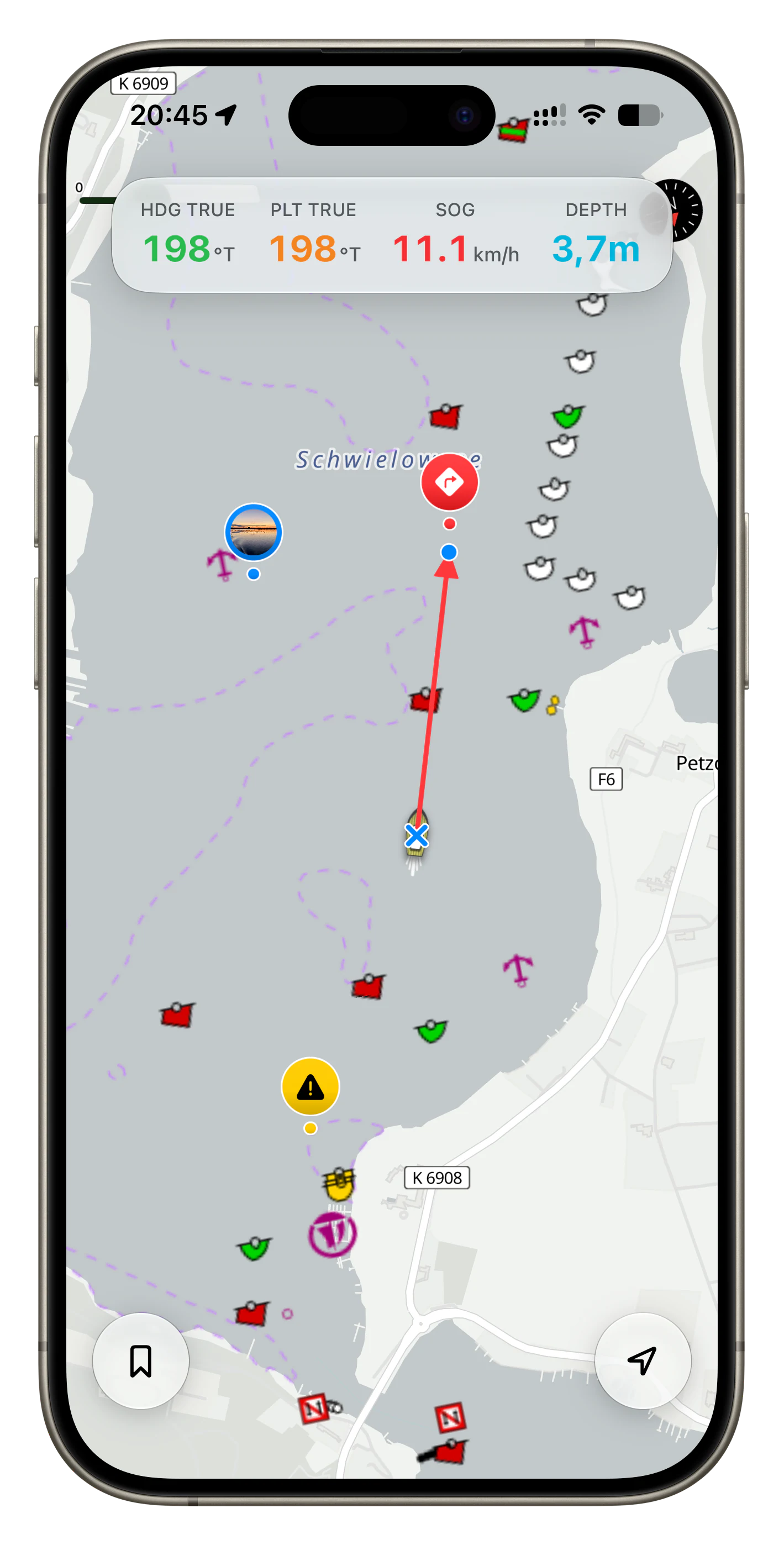 Rivers & Seas auf einem iPhone mit aktivem Autopiloten, Kurslinie und dem blauen Anfasser für den gewünschten Kurs.