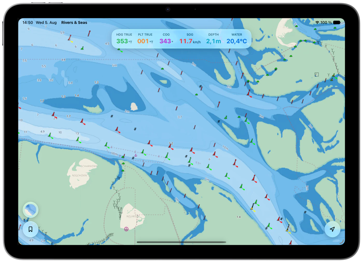 OpenSeaMap und eine farbig schattierte Tiefenkarte in Rivers & Seas auf einem iPad.
