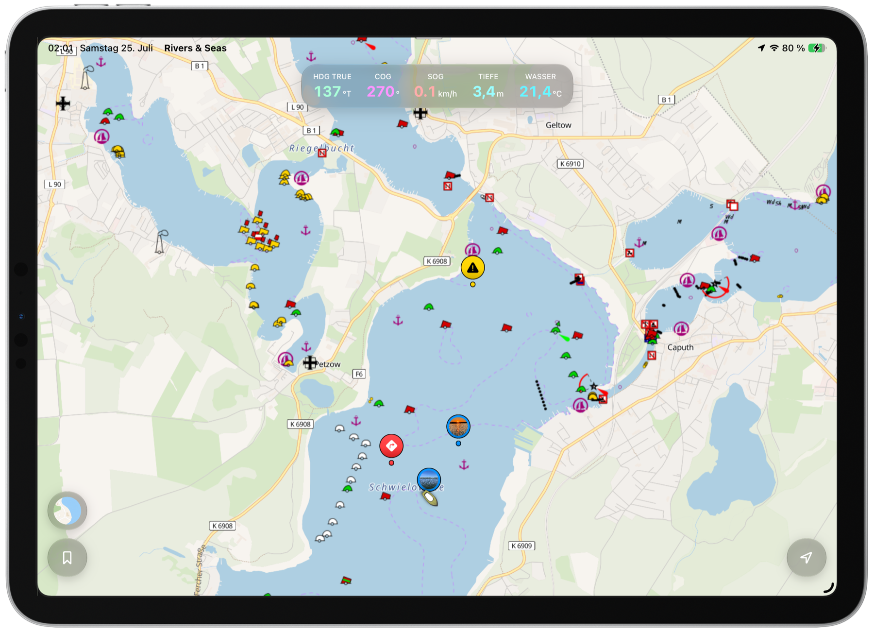 Rivers & Seas auf einem iPad mit einer Karte des Schwielowsees, Seezeichen, Lesezeichen und aktuellen Bootsdaten.